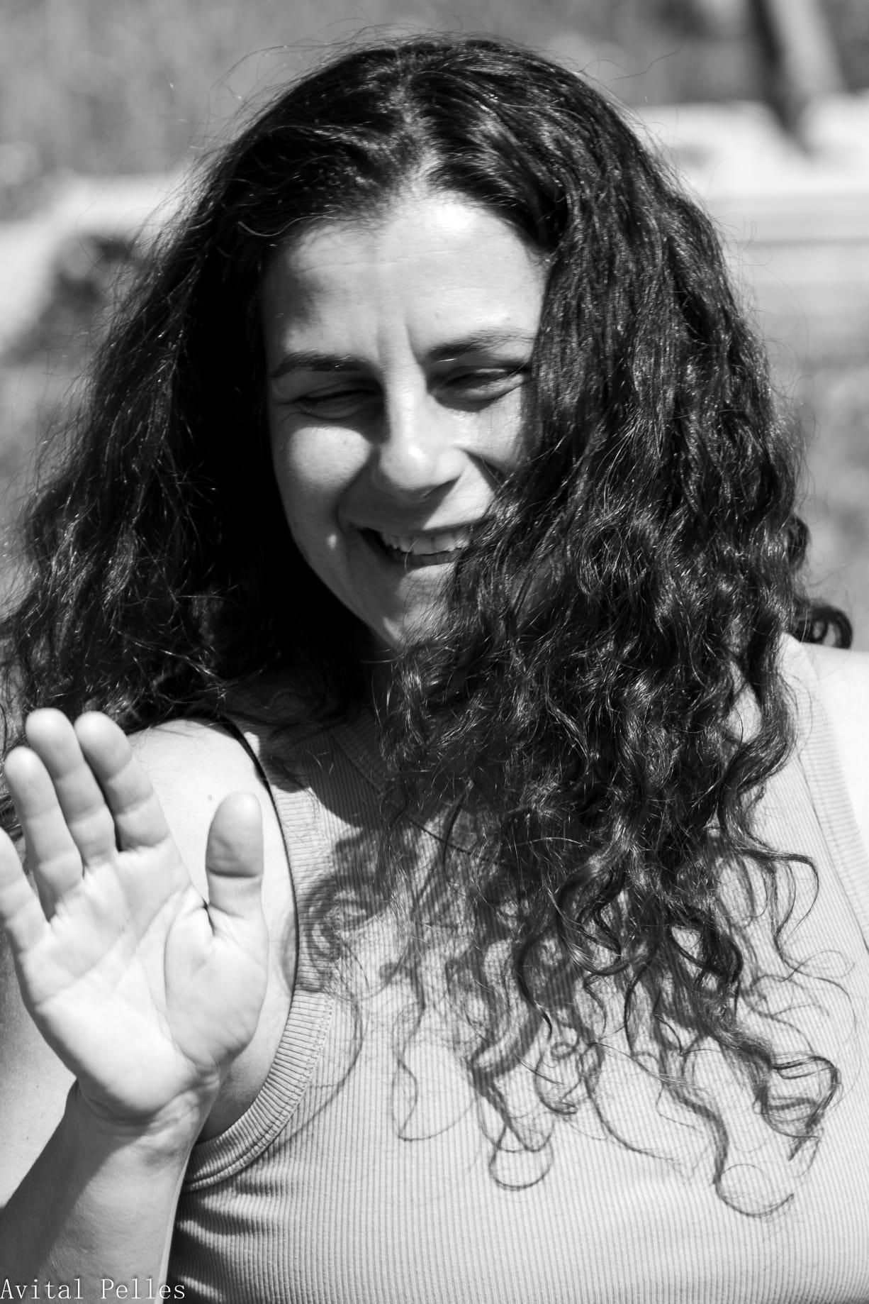 עדי שלוש - מורה ליוגה